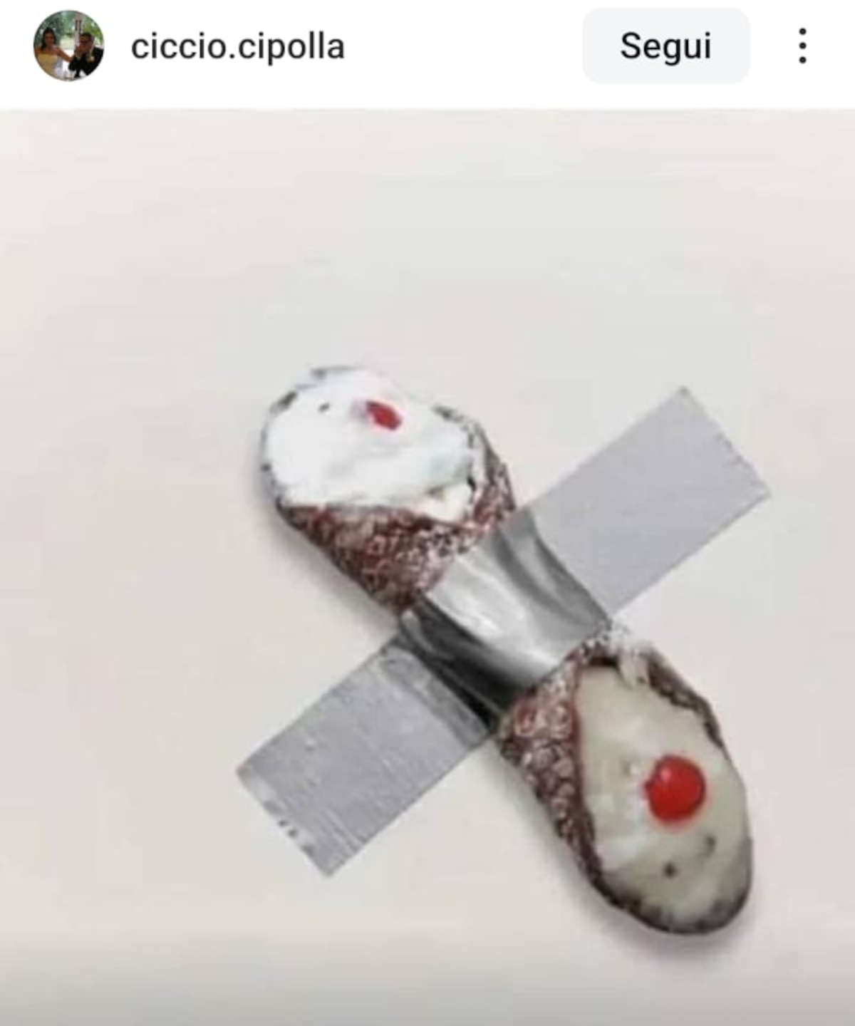 Meme su Comedian, la banana di Cattelan Meme su Comedian, la banana di Cattelan