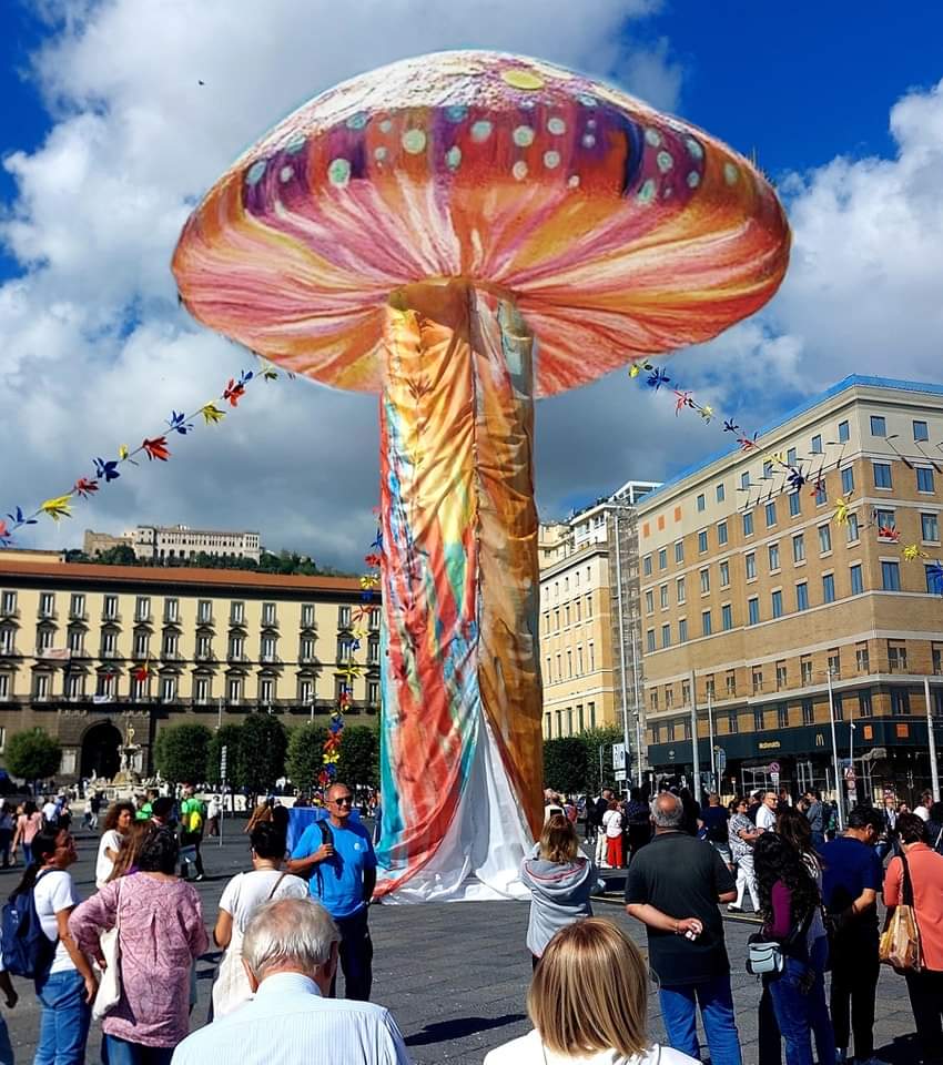 New memes and cartoons about Gaetano Pesce's work in Naples. New memes and cartoons about Gaetano Pesce's work in Naples.