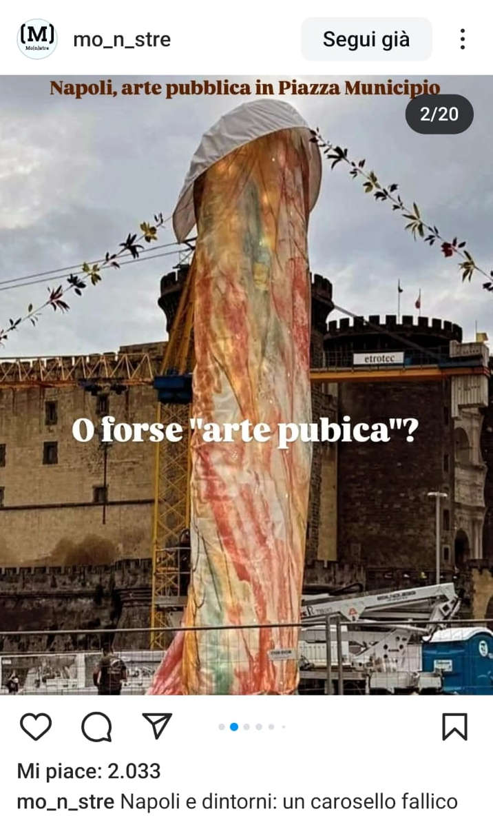 Mèmes et caricatures sur l'œuvre de Gaetano Pesce sur la Piazza Municipio à Naples Mèmes et caricatures sur l'œuvre de Gaetano Pesce sur la Piazza Municipio à Naples