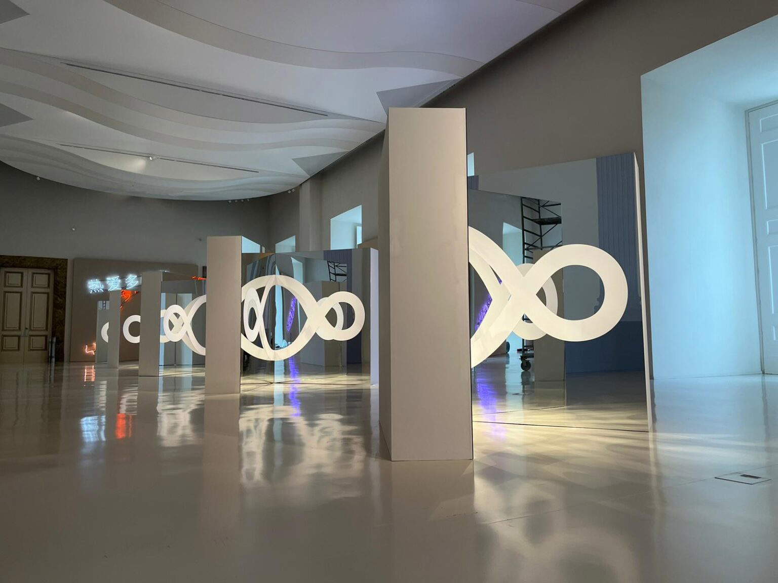 Opere in mostra: Divisione Moltiplicazione - Terzo Paradiso Opere in mostra: Divisione Moltiplicazione - Terzo Paradiso