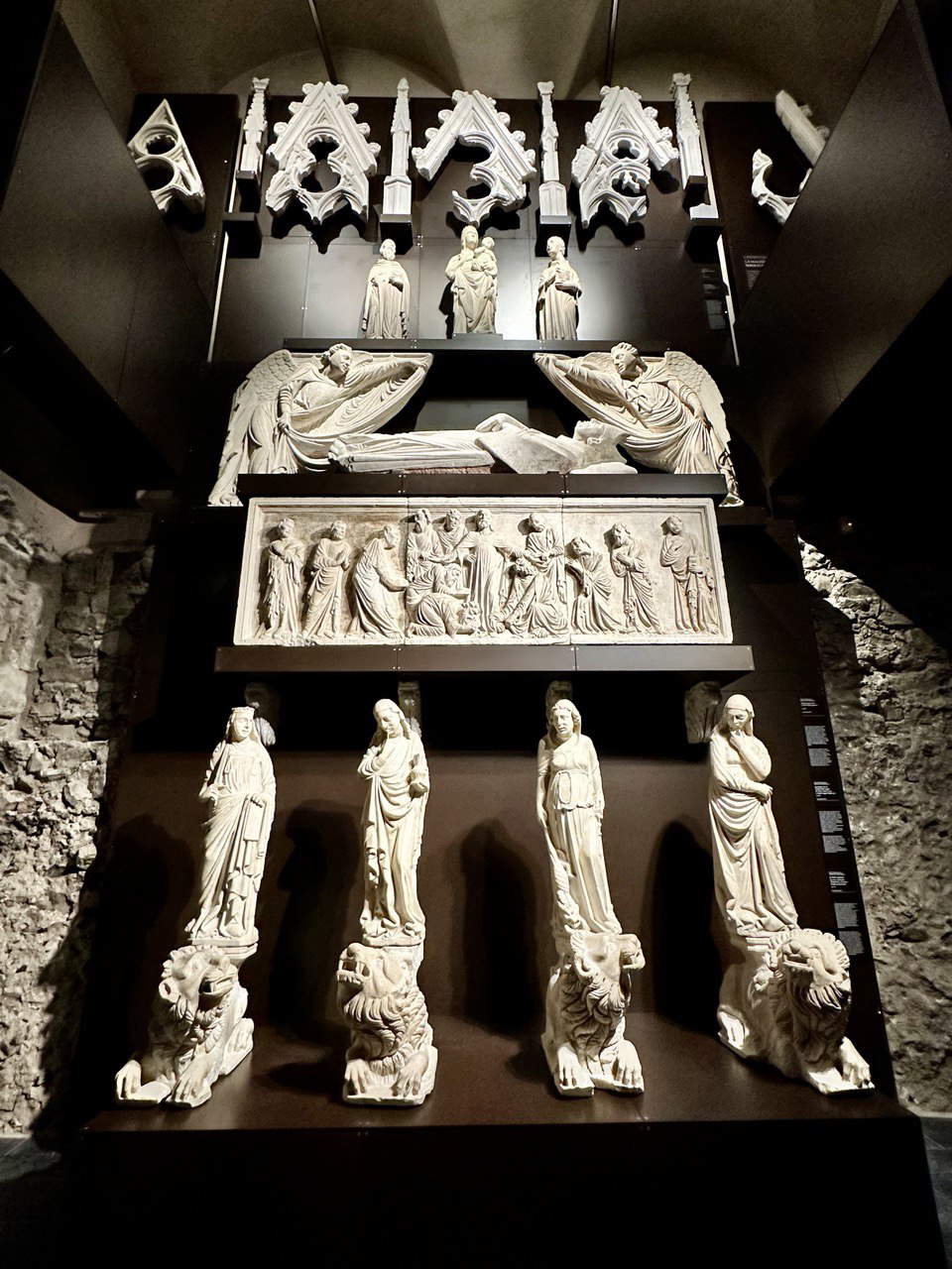 Das wiederaufgebaute Fieschi-Denkmal Das wiederaufgebaute Fieschi-Denkmal