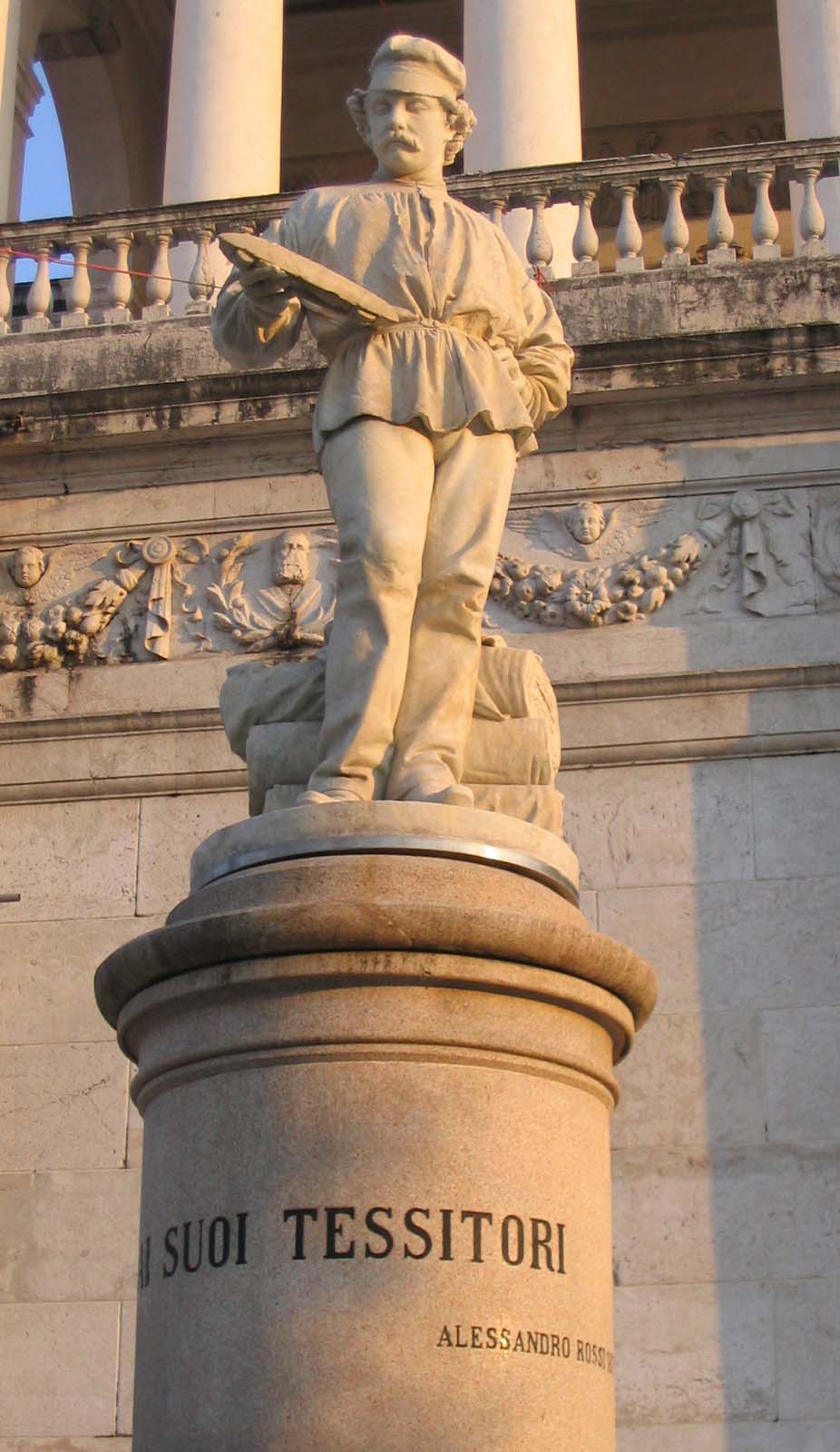 Monumento al Tejedor en Schio Monumento al Tejedor en Schio