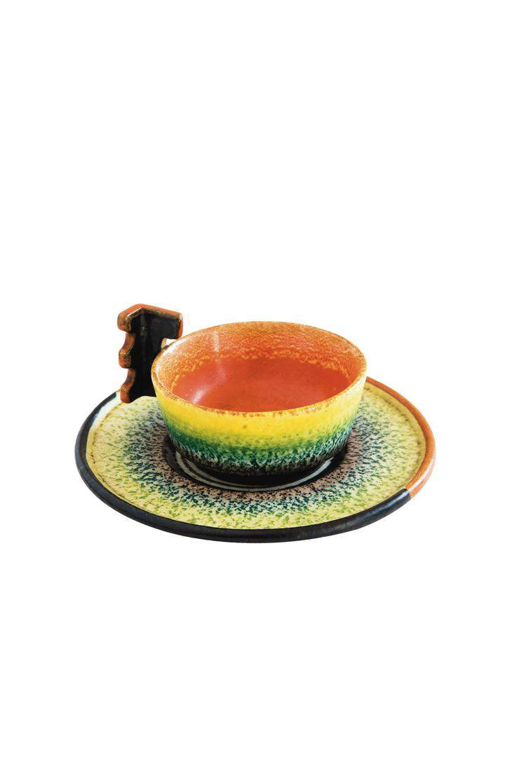 Nicholay Diulgheroff, Teeservice - Tasse und Untertasse (MGA Manufaktur - Albisola, um 1930; Steingut mit polychromen Glasuren, 6,5 x 12,5 cm) Nicholay Diulgheroff, Teeservice - Tasse und Untertasse (MGA Manufaktur - Albisola, um 1930; Steingut mit polychromen Glasuren, 6,5 x 12,5 cm)