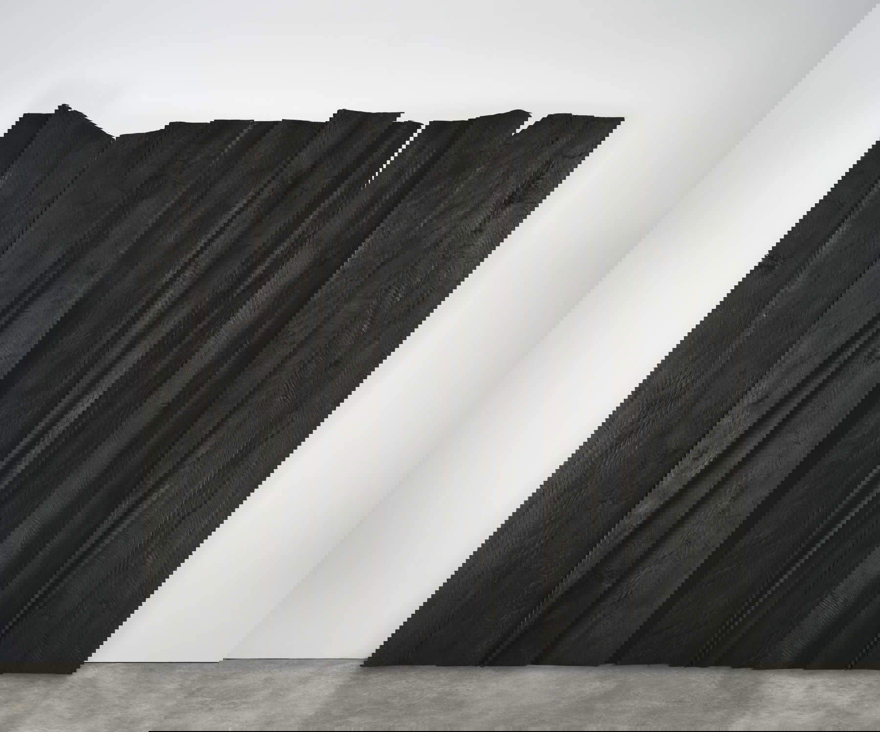 Nunzio, L&rsquo;Aperto (1987; combustione su legno, 275 x 300 x 8 cm). Foto: Agostino Osio - Alto Piano