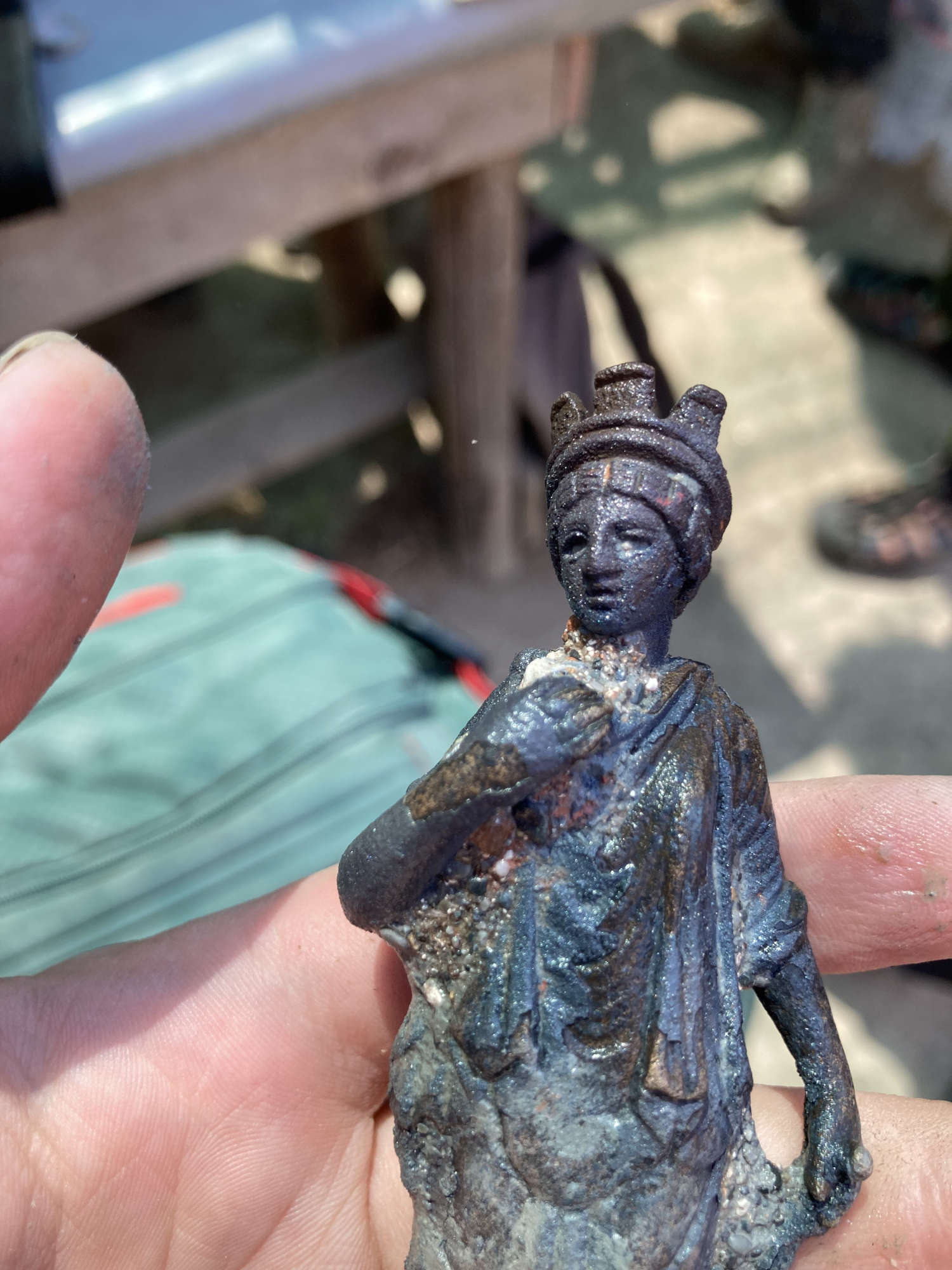 Statuette avec couronne à tourelles. Photo : Commune de San Casciano dei Bagni / Alessandro Vierucci