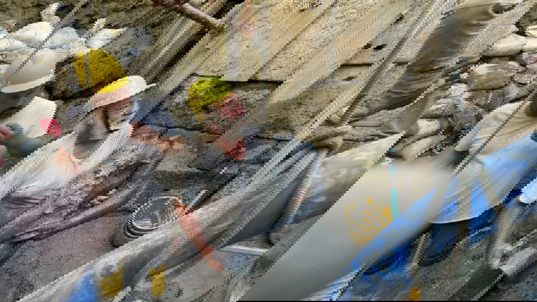 Récupération de la statue en prière. Photo : Commune de San Casciano dei Bagni / Claudia Petrini