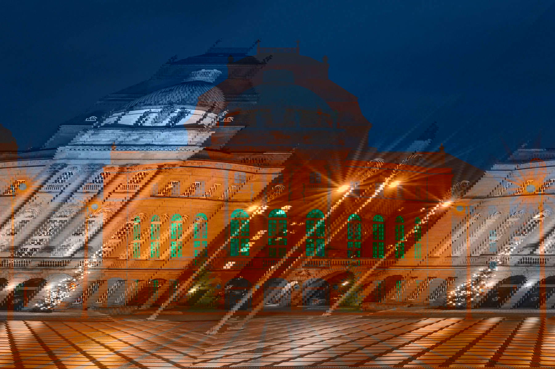 Teatro dell'opera di Chemnitz sulla piazza del teatro. Foto: Nasser Hashemi Teatro dell'opera di Chemnitz sulla piazza del teatro. Foto: Nasser Hashemi