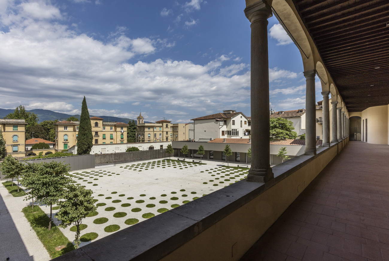 Pistoia, Palazzo Fabroni inaugure une nouvelle intervention permanente d'art sonore dans le jardin de l'auteur.