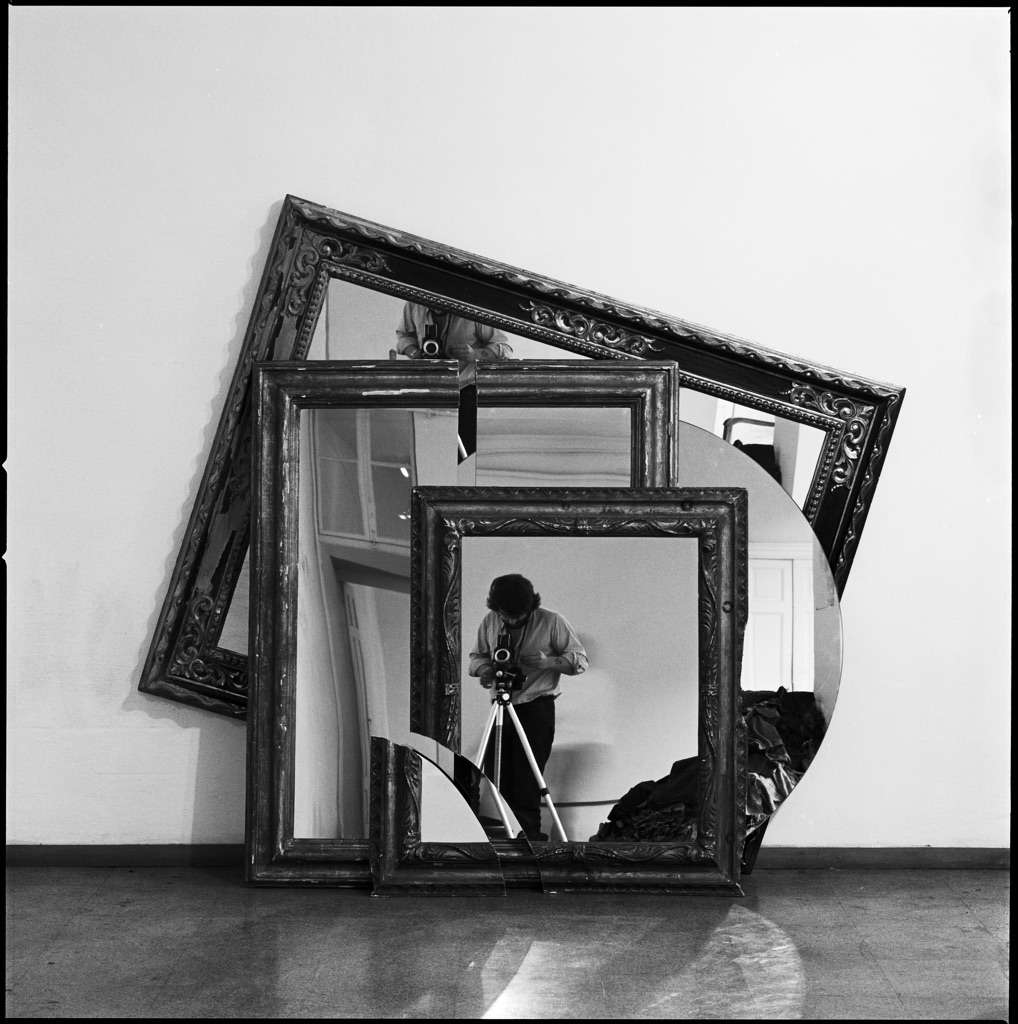 Paolo Pellion di Persano, Autoportrait (Turin, 1978 ; Rivoli, Musée d'art contemporain du château de Rivoli, CRRI - Centre de recherche du château de Rivoli, donation des héritiers de Paolo Pellion). Paolo Pellion di Persano, Autoportrait (Turin, 1978 ; Rivoli, Musée d'art contemporain du château de Rivoli, CRRI - Centre de recherche du château de Rivoli, donation des héritiers de Paolo Pellion).