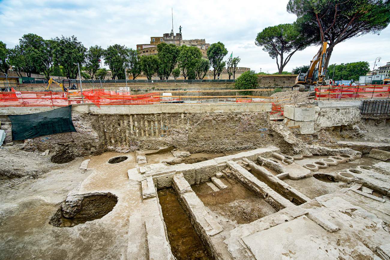 Rom, eine Fullonica, Mosaike und archäologische Funde kommen bei den Ausgrabungen auf der Piazza Pia wieder zum Vorschein