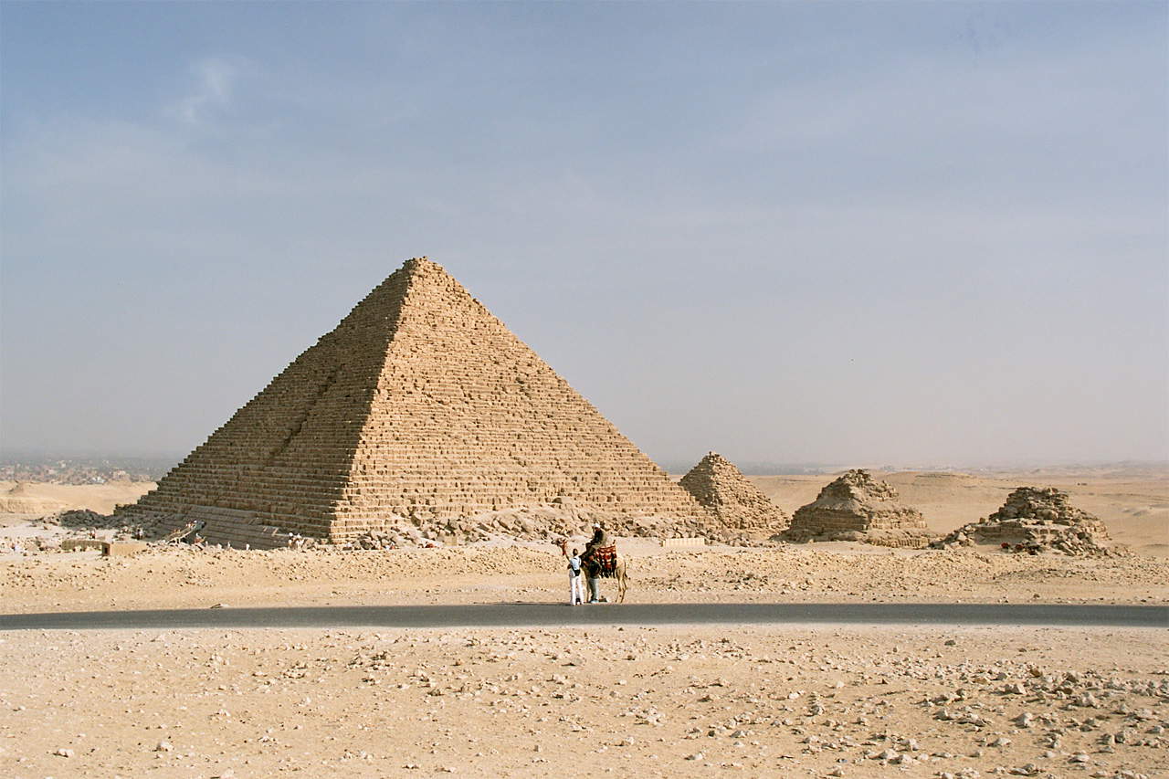 Niente ricostruzione del rivestimento della Piramide di Micerino: l'Egitto fa marcia indietro