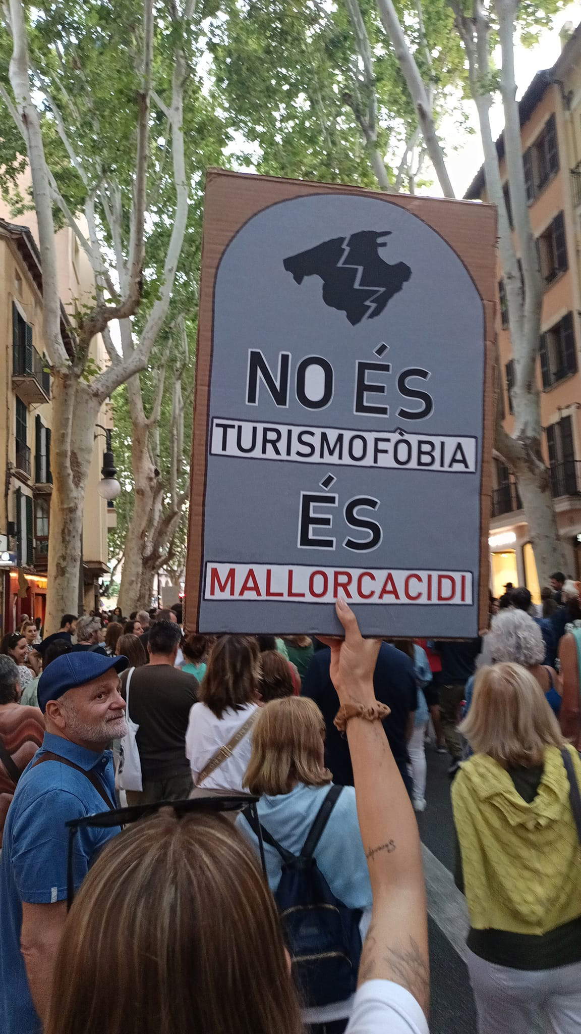 Protest against overtourism in Palma de Mallorca. Photo: Laura Lau / Banc de temps i grup de consum de Sencelles