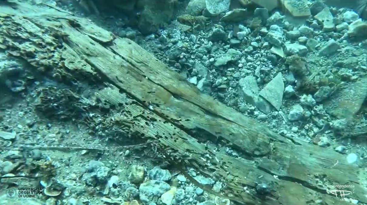 Il relitto rinvenuto nel mare di Santa Maria del Focallo Il relitto rinvenuto nel mare di Santa Maria del Focallo