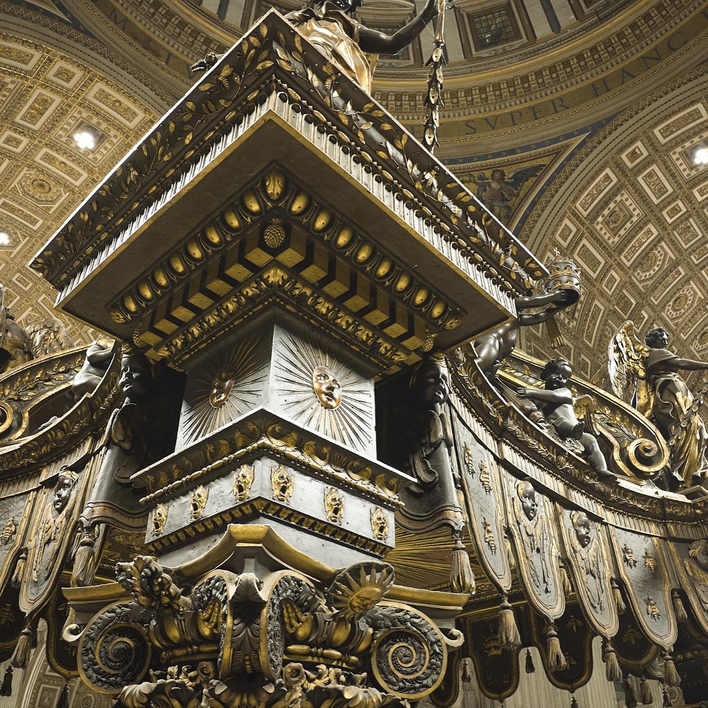San Pedro Baldachin, dettagli. Foto: Basilica Papale di San Pietro San Pedro Baldachin, dettagli. Foto: Basilica Papale di San Pietro