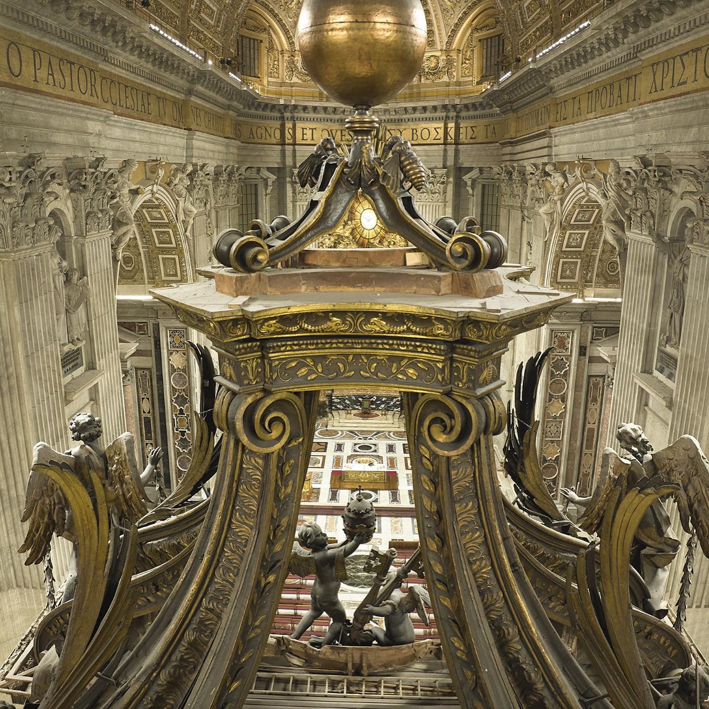 San Pedro Baldachin, dettagli. Foto: Basilica Papale di San Pietro San Pedro Baldachin, dettagli. Foto: Basilica Papale di San Pietro