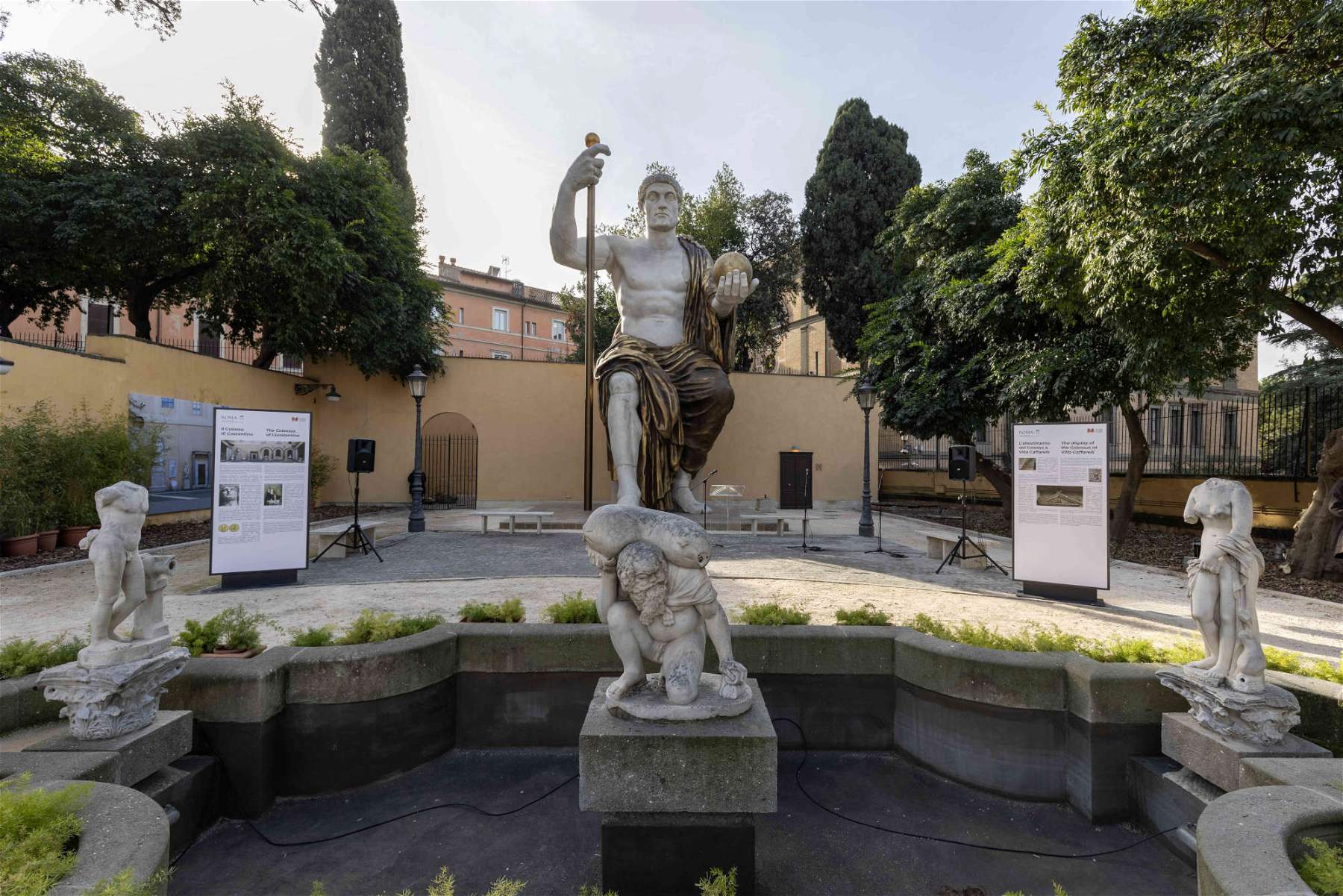 Rome, la reconstruction du Colosse de Constantin est présentée. Les photos