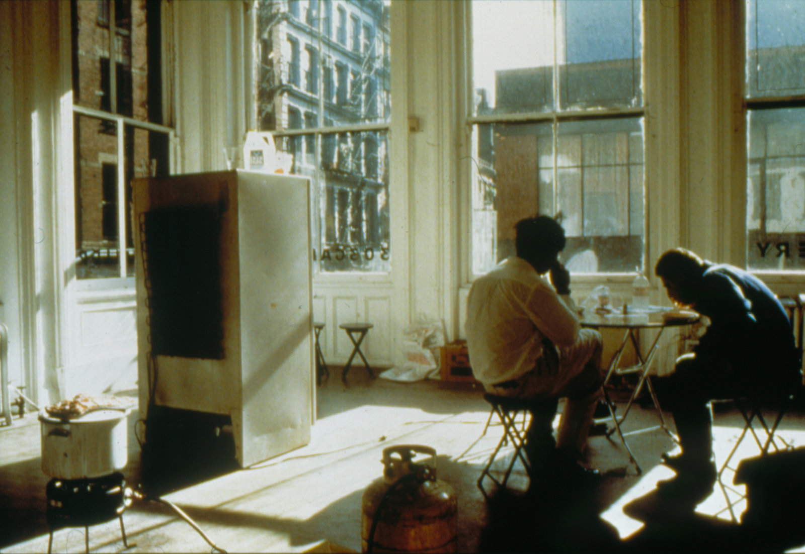 Rirkirt Tiravanija, Untitled (Free) (1992) Rirkrit Tiravanija, Untitled (Free) (1992)