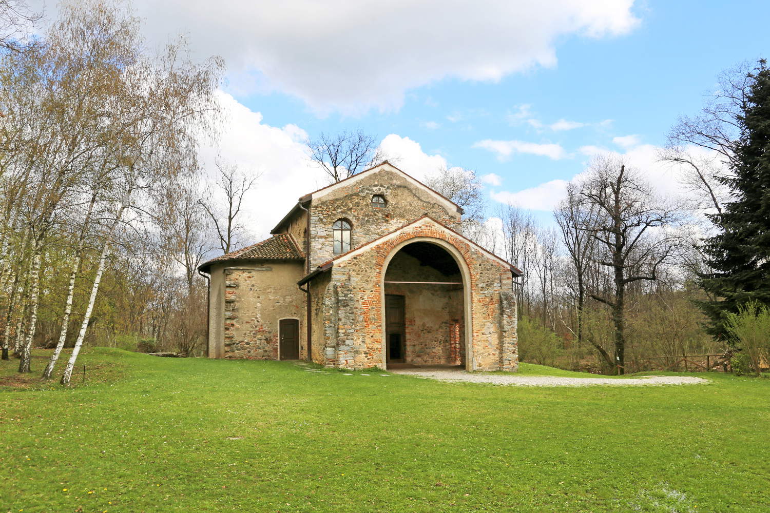 Außenansicht der Kirche Santa Maria foris portas