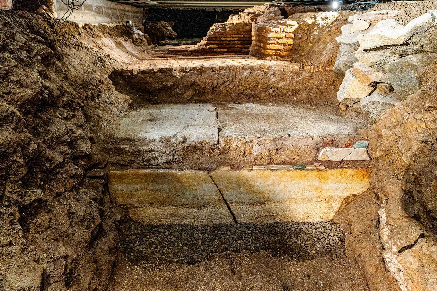 Remarkable discovery in Rome: found a fragment of the Porticus Minucia
