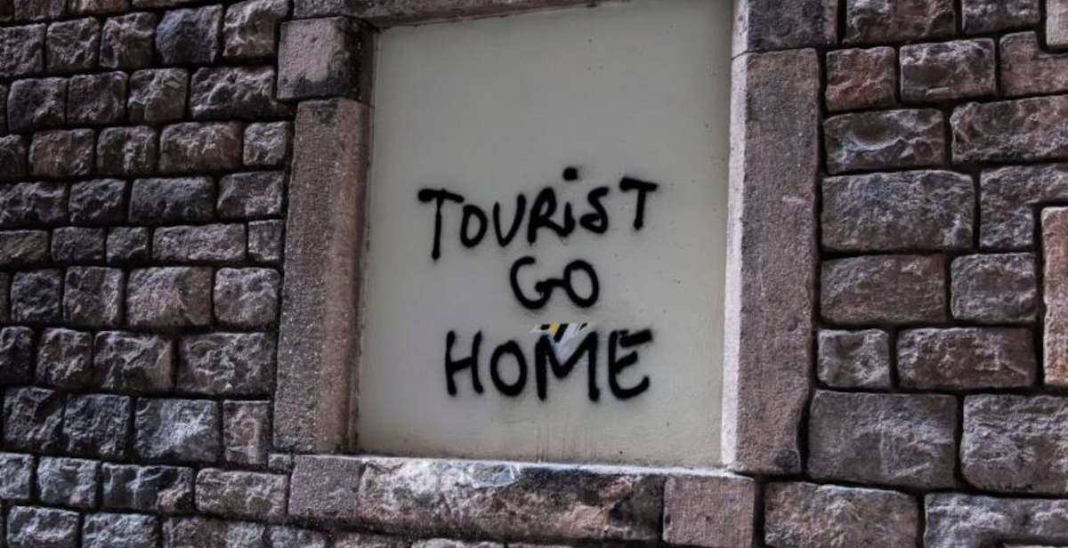 Tourist go home: a Firenze e non solo le scritte contro i turisti