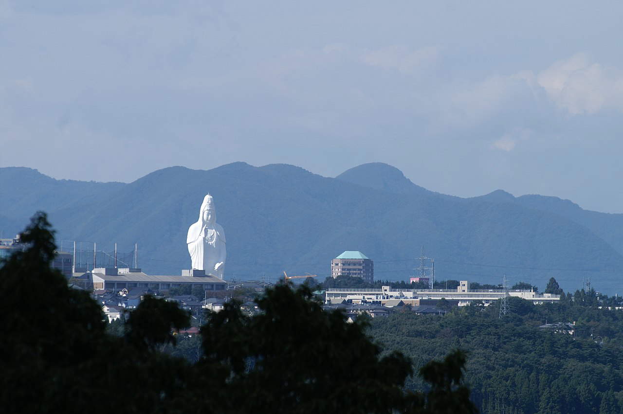 6. Sendai Kannon (Sendai, Japan). Höhe: 100 Meter 6. Sendai Kannon (Sendai, Japan). Höhe: 100 Meter
