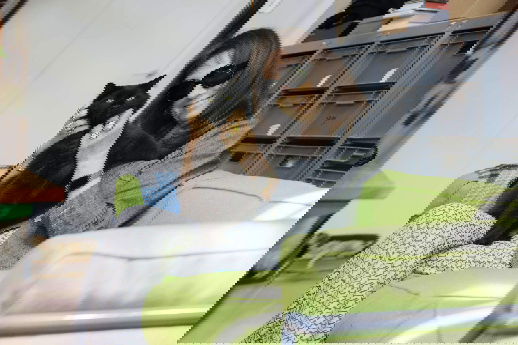 Sophie Calle nel suo atelier a Parigi, maggio 2024. Foto: Shun Kambe &copy;︎ The Japan Art Association