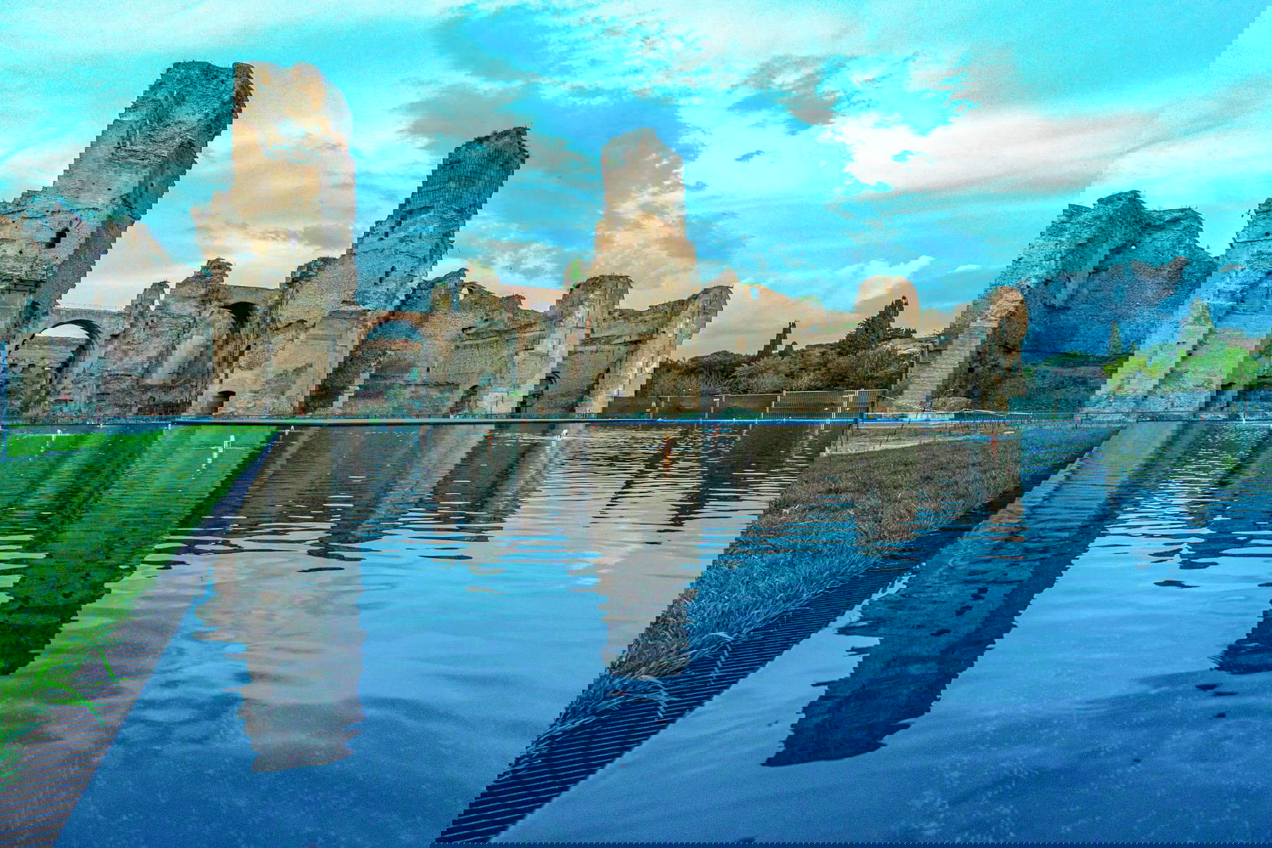 Hannes Peer's Mirror at the Baths of Caracalla. Photo: Fabio Caricchia and Leandro Lentini Hannes Peer's Mirror at the Baths of Caracalla. Photo: Fabio Caricchia and Leandro Lentini