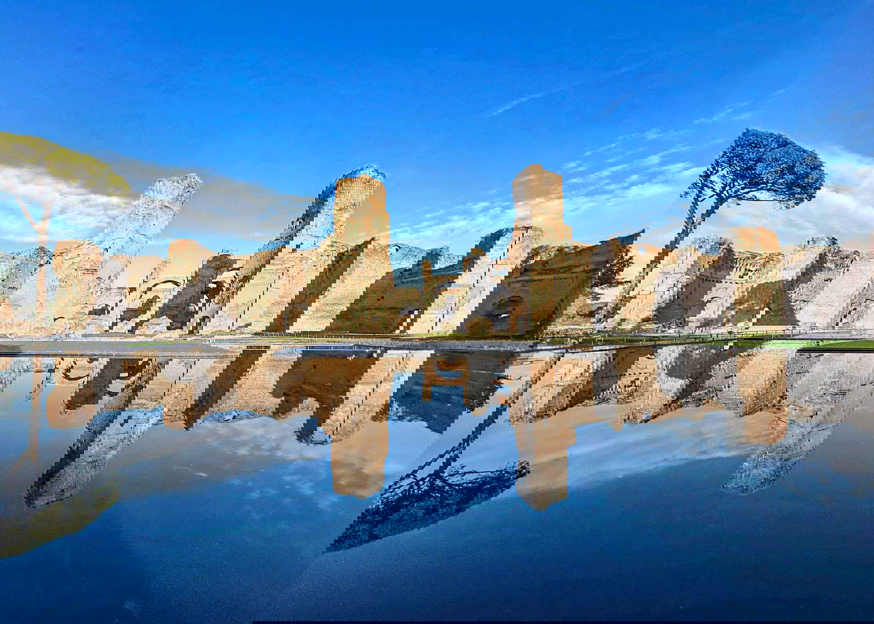 Hannes Peer's Mirror at the Baths of Caracalla. Photo: Fabio Caricchia and Leandro Lentini Hannes Peer's Mirror at the Baths of Caracalla. Photo: Fabio Caricchia and Leandro Lentini