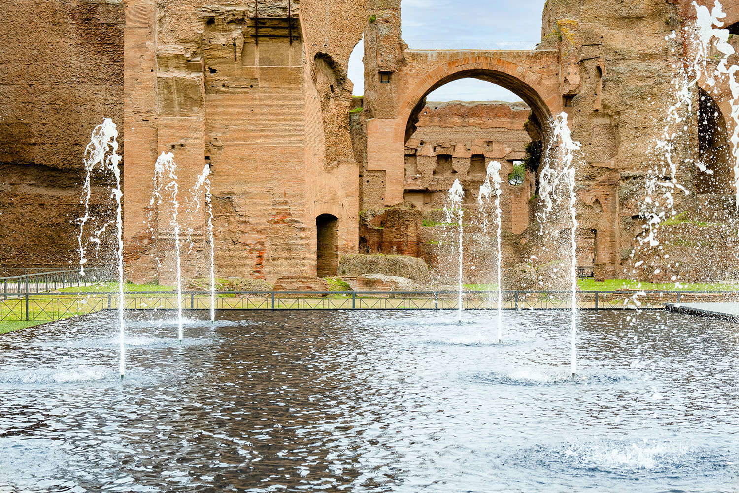 Hannes Peer's Mirror at the Baths of Caracalla. Photo: Fabio Caricchia and Leandro Lentini Hannes Peer's Mirror at the Baths of Caracalla. Photo: Fabio Caricchia and Leandro Lentini