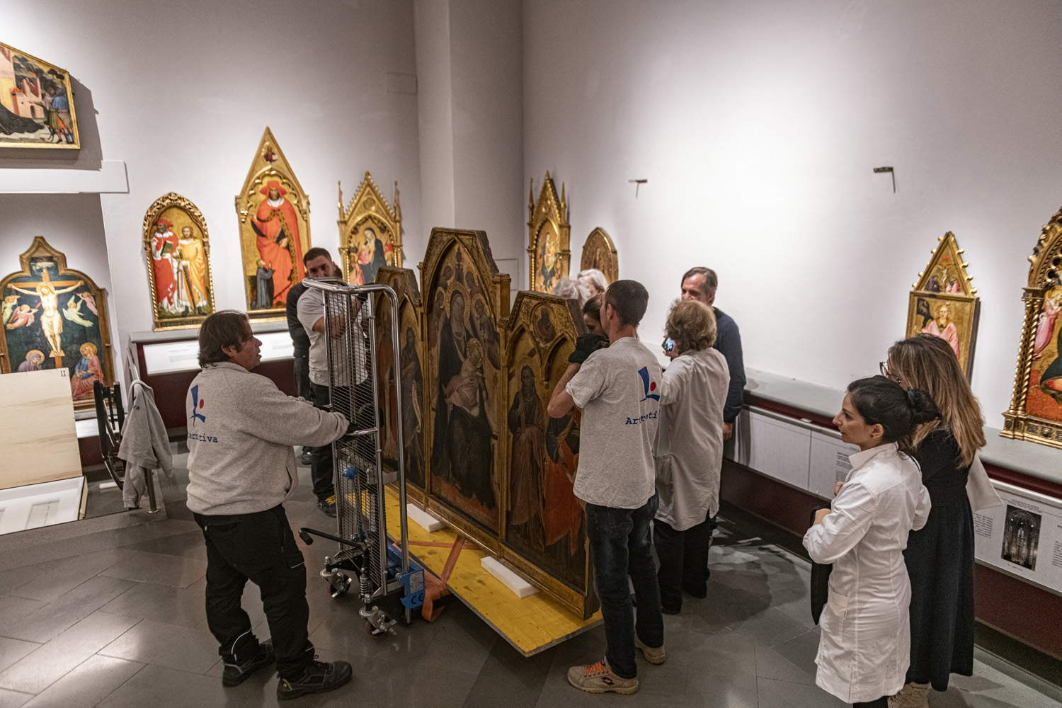 Florence, Spinello Aretino's precious triptych in the Accademia Gallery goes for restoration