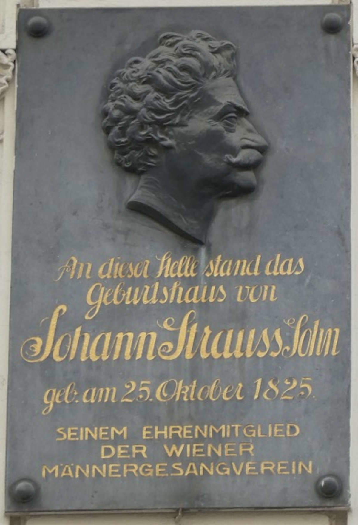 La targa che ricorda il luogo di nascita di Johann Strauss hijo La targa che ricorda il luogo di nascita di Johann Strauss hijo