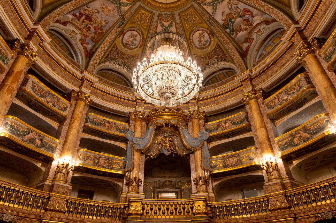 Le théâtre de cour du palais royal de Caserte est ouvert presque tous les jours en automne et en hiver.