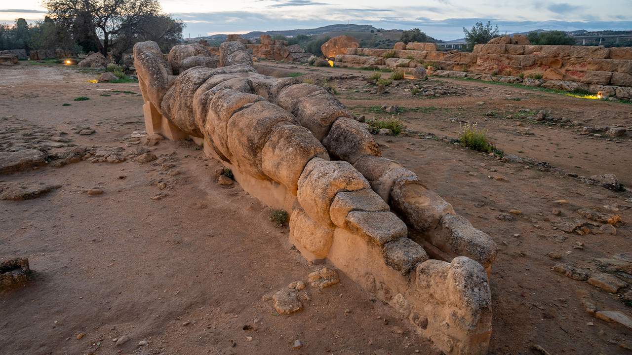 Agrigento, all set to raise the telamon of the Temple of Olympian Zeus