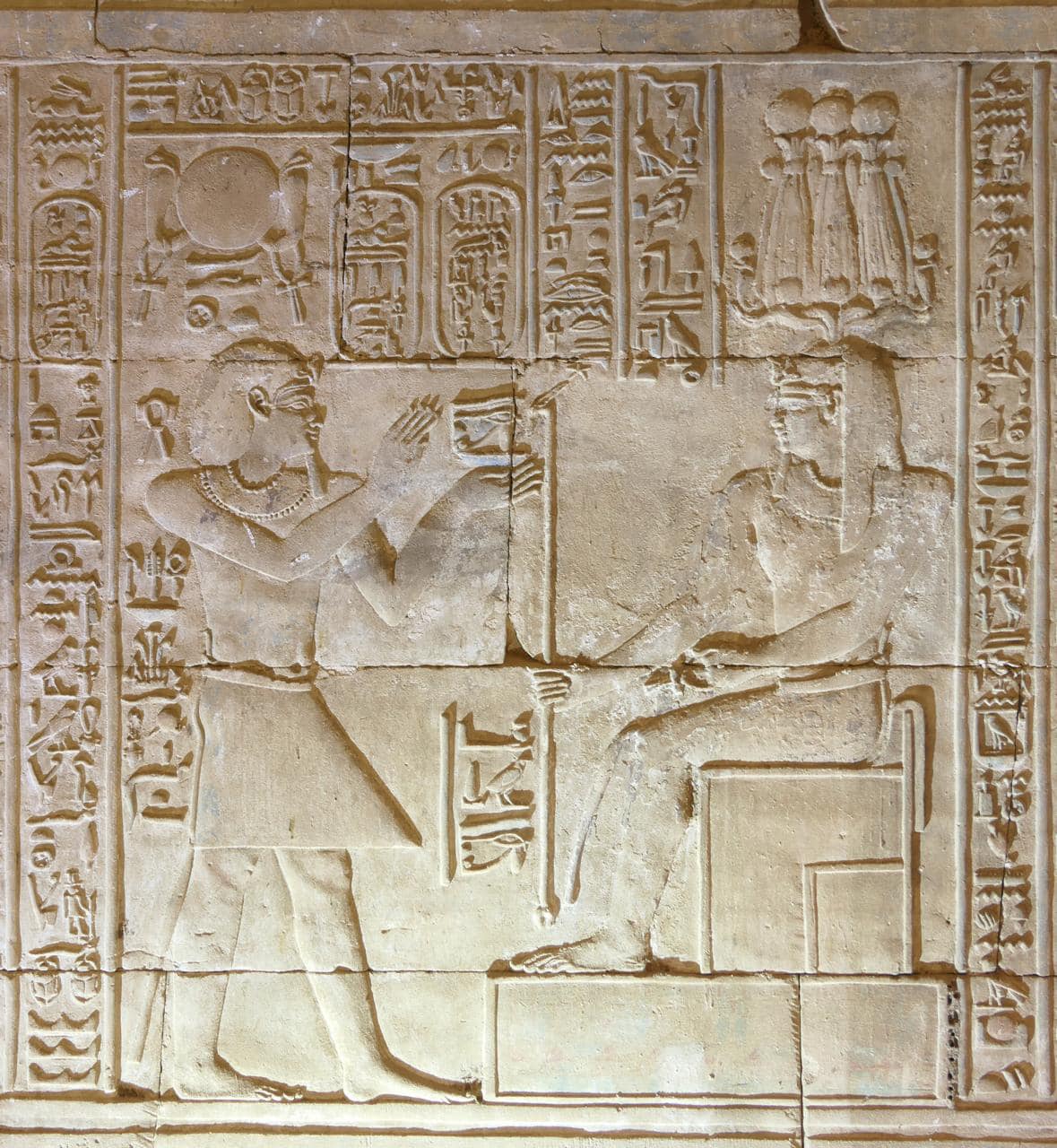 Die Farben des antiken Tempels von Edfu
