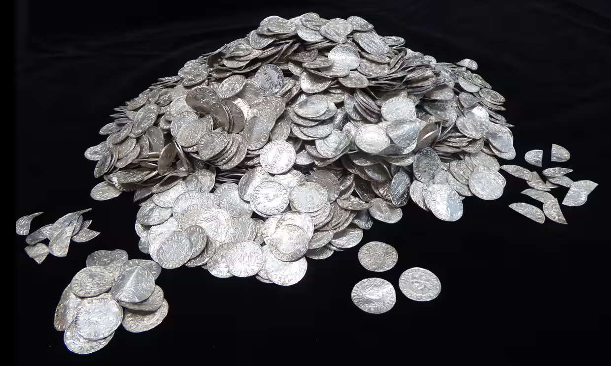 They found a treasure trove of Norman coins underground: an entity bought it for £4.3 million