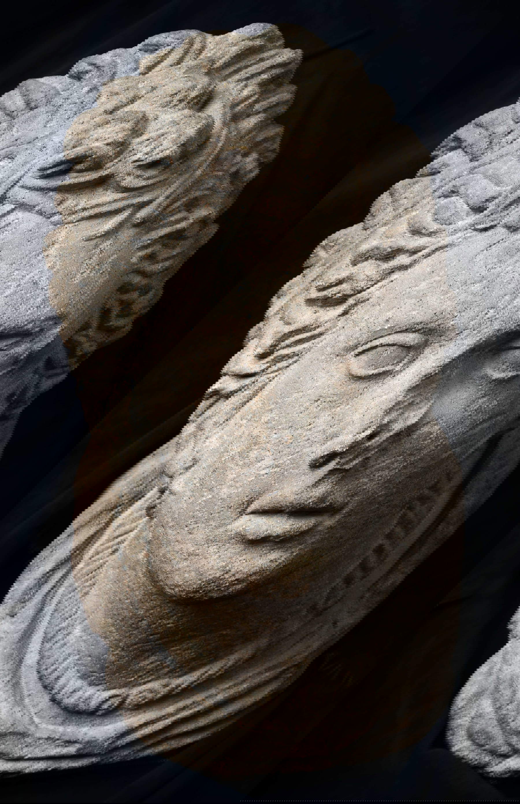 Testa femminile da Orvieto (Inizi III sec. a.C.). Foto: Sovrintendenza Capitolina ai Beni Culturali / Alfredo Valeriani