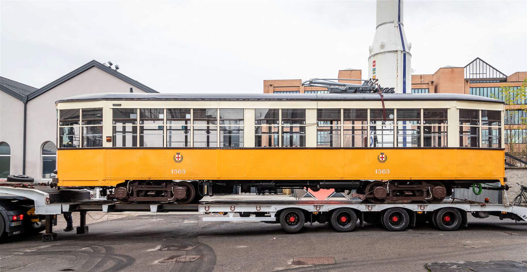 The historic Milan 1928 streetcar enters the collections of the National Museum of Science and Technology