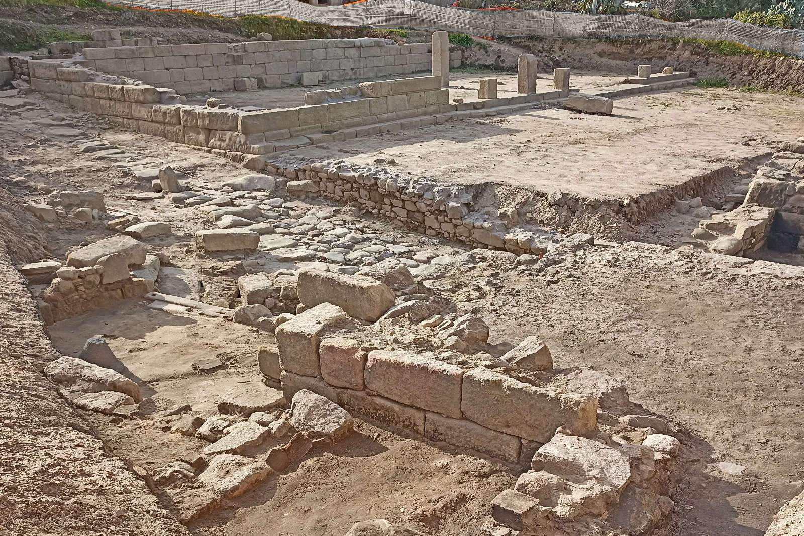 Sicile, découverte de l'agora de l'ancienne ville d'Abakainon