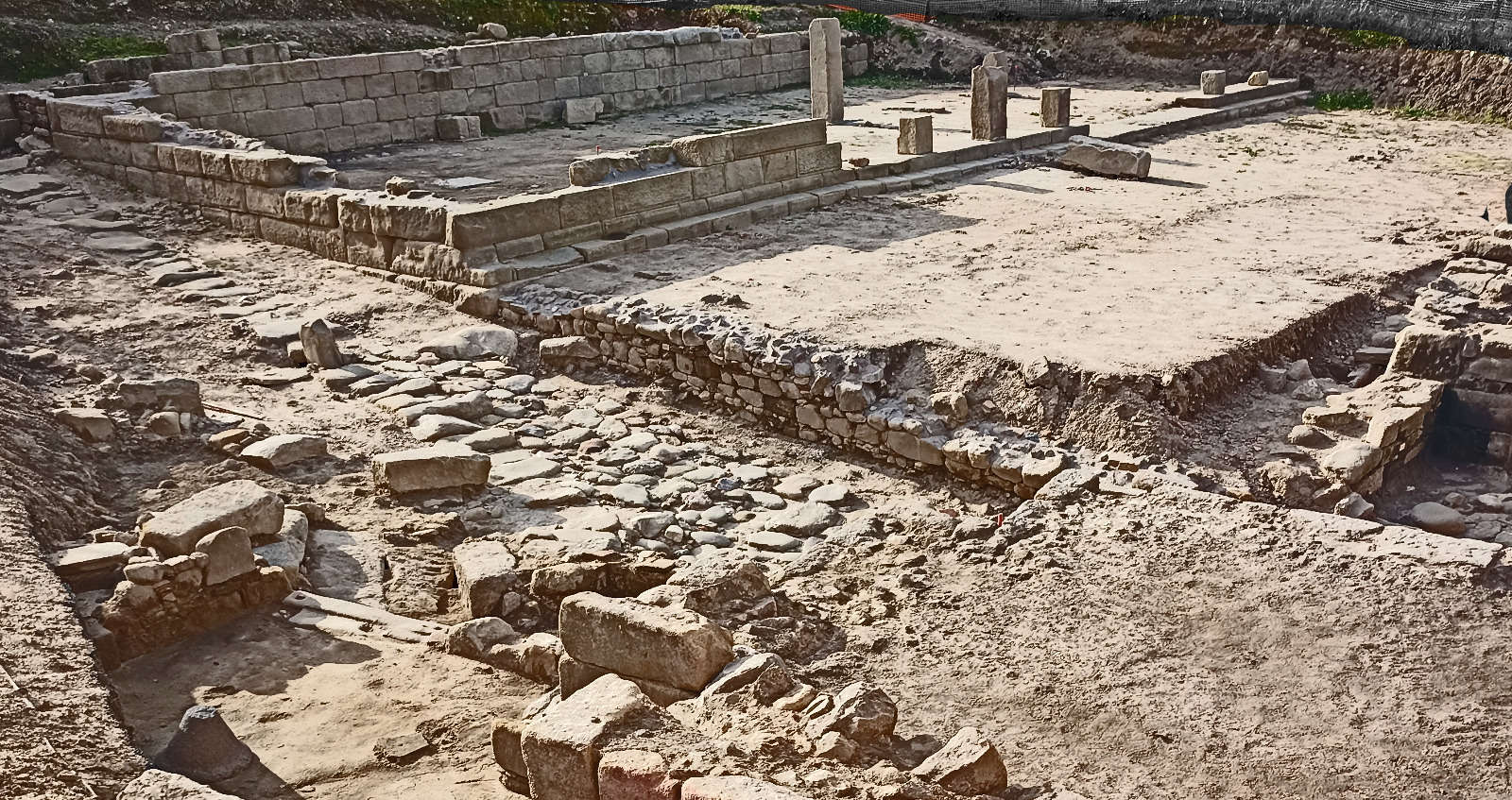 La Stoa d'Abakainon La Stoa d'Abakainon