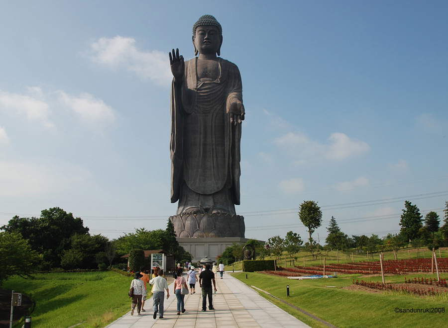 4. Ushiku Daibutsu (Ushiku, Japan). Höhe: 110 Meter 4. Ushiku Daibutsu (Ushiku, Japan). Höhe: 110 Meter