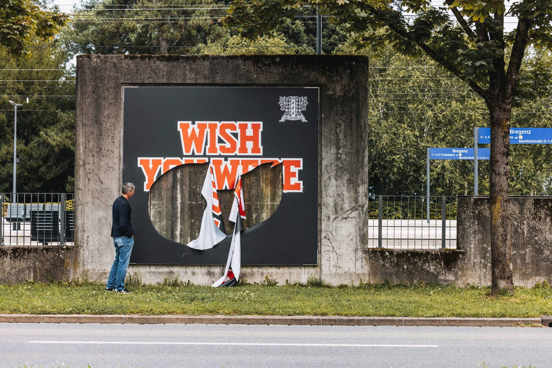 Austria, vandalismo homófobo contra la exposición de Anne Imhof