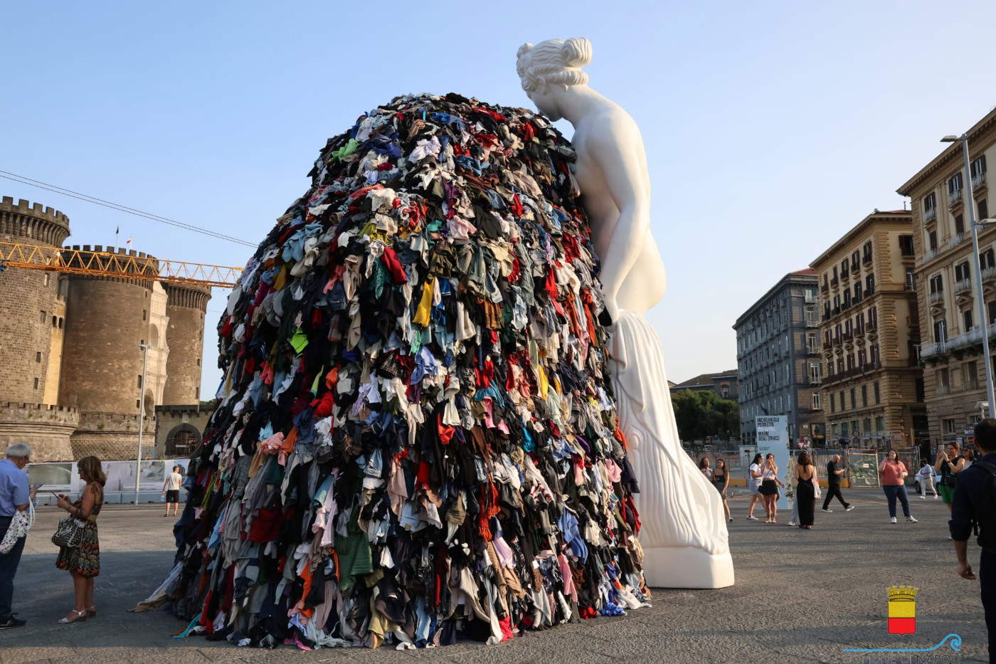 Naples, Venus of rags finds new location in the city. In its place a work by Gaetano Pesce