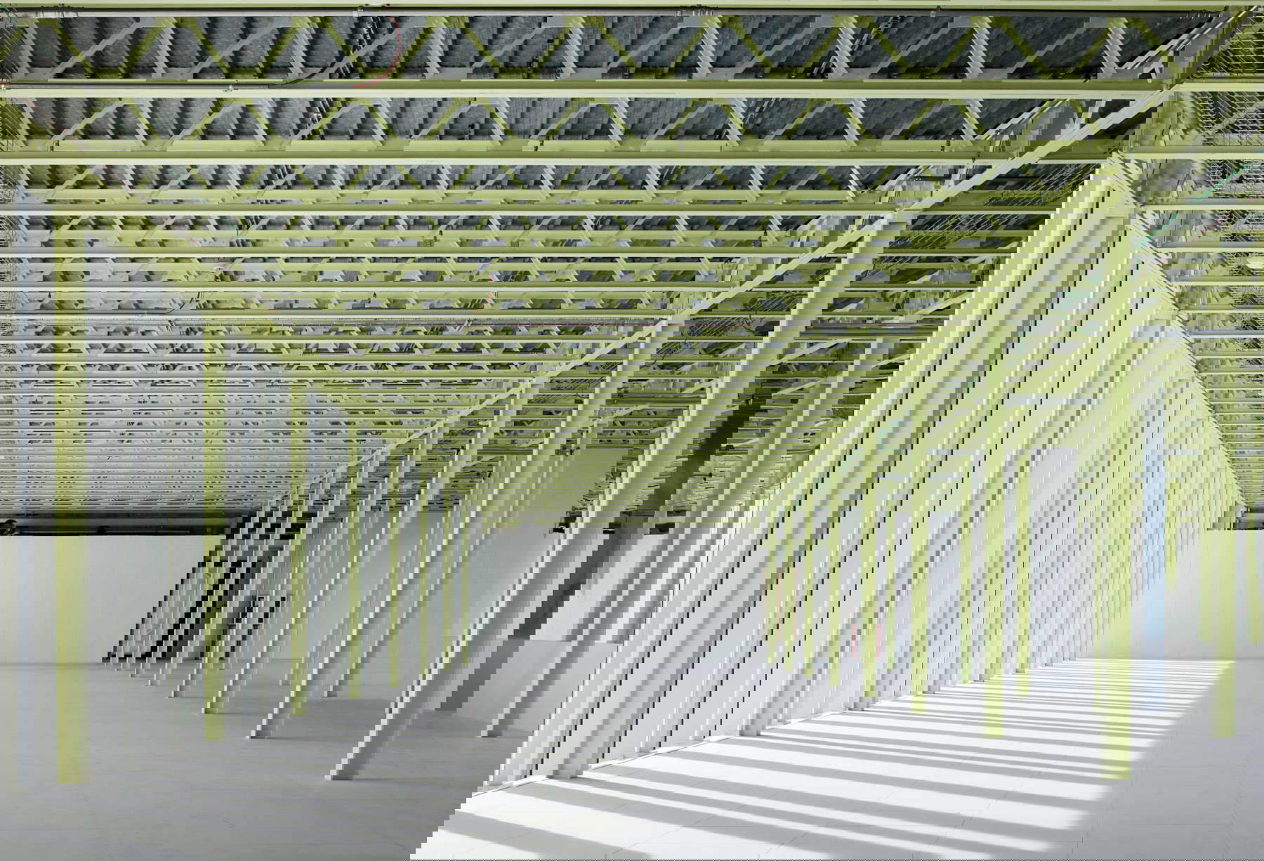 BALANCE, Bicocca Superlab, Alberto Lessan Jacopo Bracco Davide Minervini Giorgio Salza Alejandra Mora Alp Arda Giulia Barbero Alessandro Stante Nicol&ograve; Acquadro Sofia Zuccato Matteo Dossetto Egle Tavolaro Estefania Mujica Eugenia Macchia Francesca Rava Ottavia Mangiafridda Gaia Siddu, 2023, Milano. Foto: Filip Dujardin.