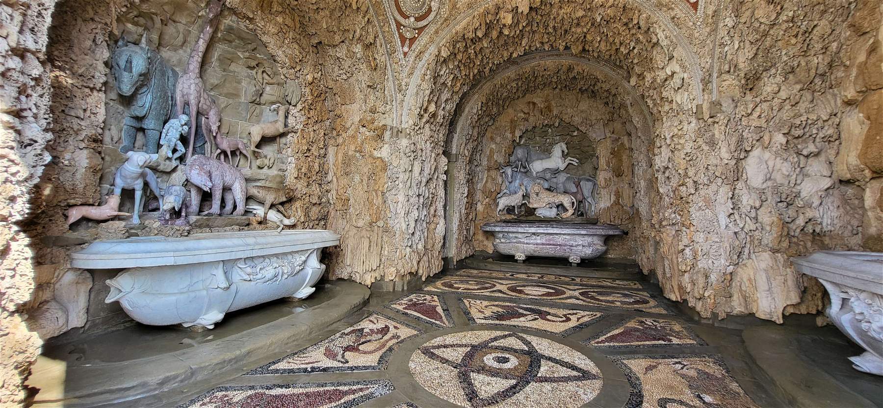Florence, fin de la restauration de la spectaculaire Grotta degli Animali (grotte des animaux) de la Villa Medicea di Castello.