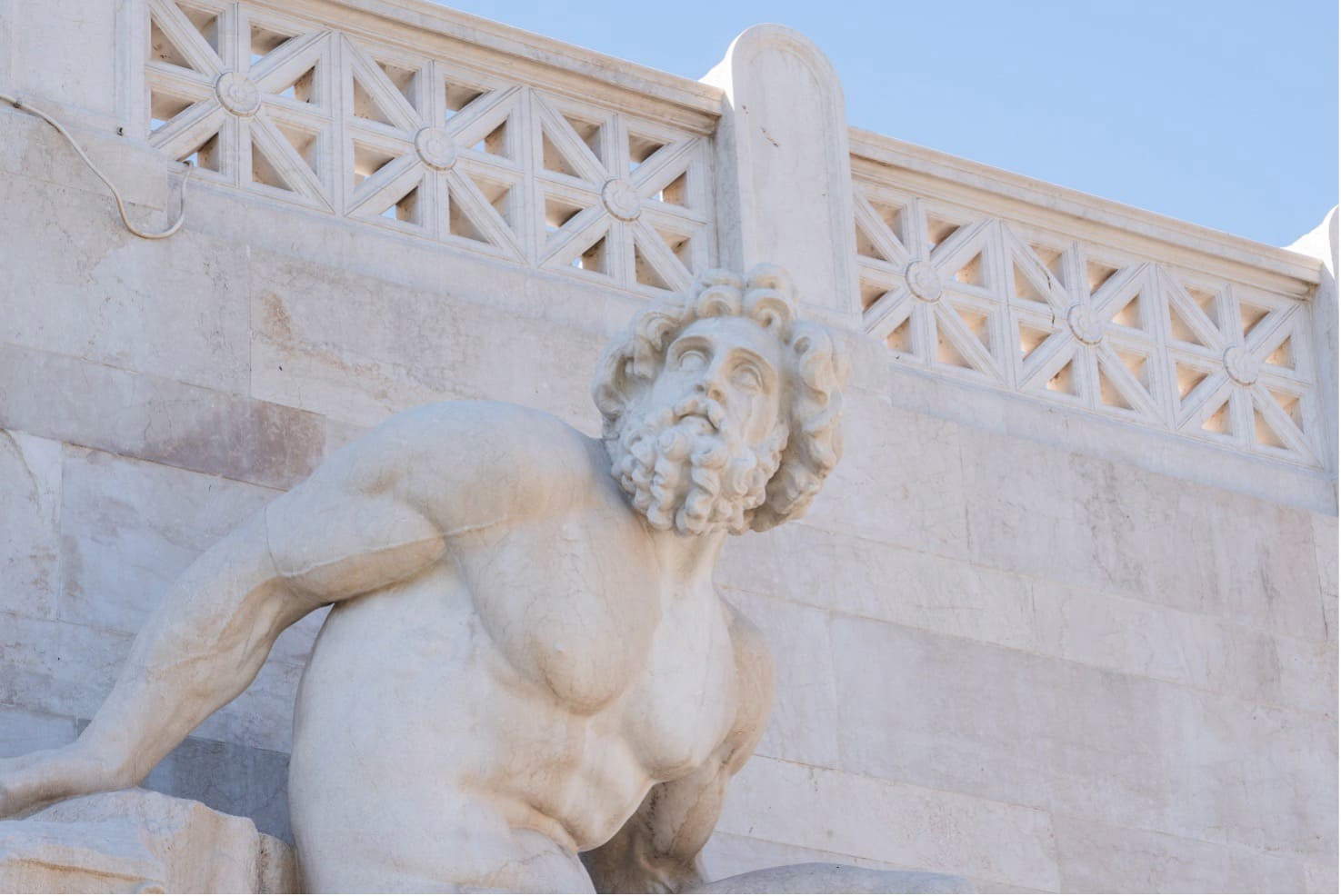 Grâce à la restauration entièrement soutenue par Bvlgari, les sculptures de la façade principale du Vittoriano brillent de mille feux.