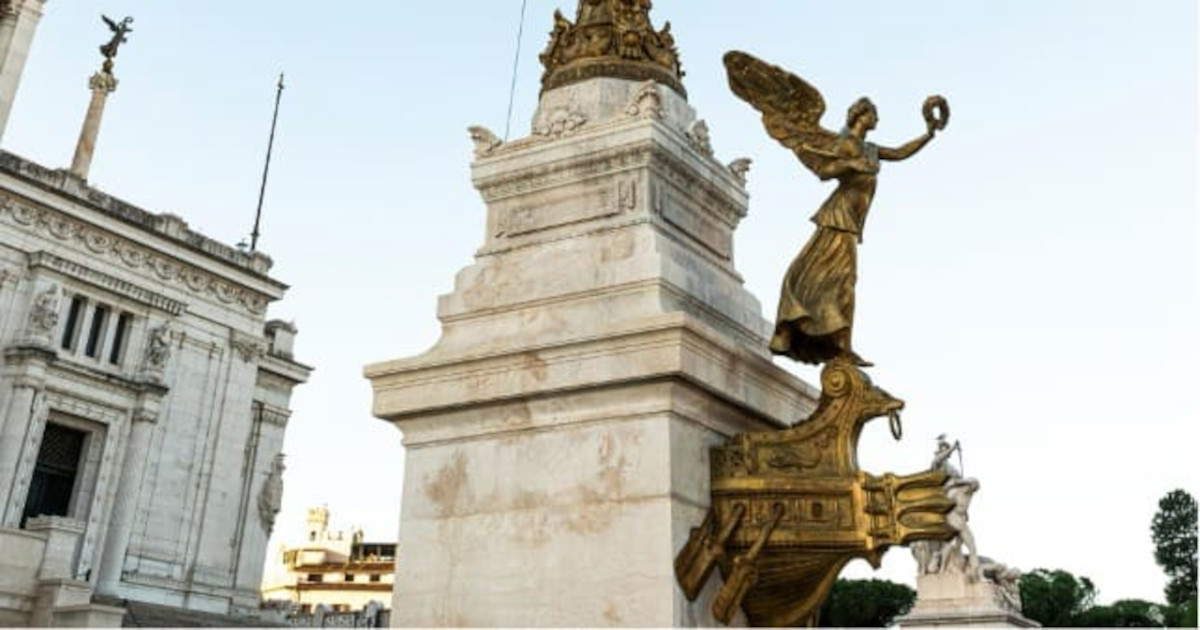 Winged Victory and Pennon
