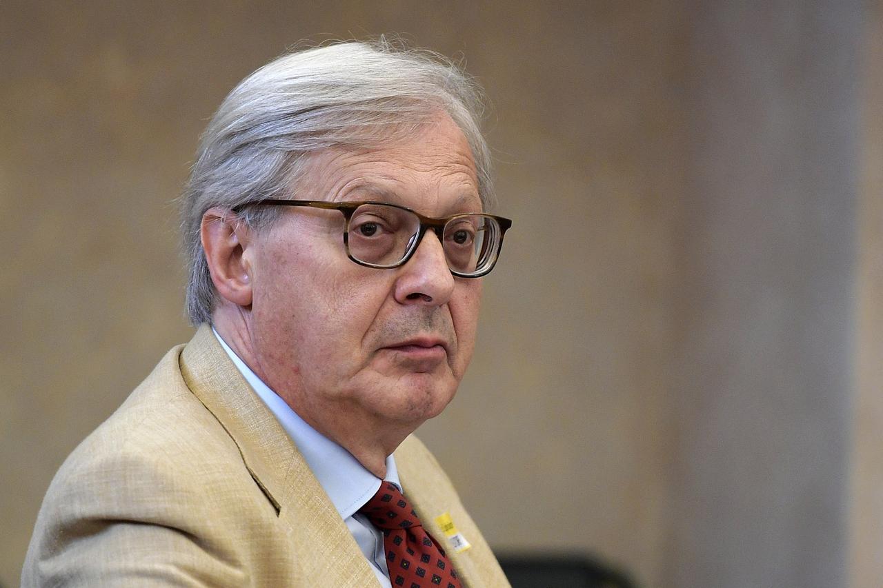 Sgarbi annuncia: “mi dimetto da sottosegretario con effetto immediato”