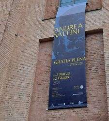 Carpi, attacked artist Andrea Saltini at his exhibition: injured, not serious