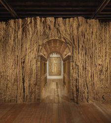 Venezia, il Museo Fortuny accoglie le composizioni fiabesche di Eva Jospin 