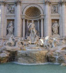 Cargar la Fontana de Trevi: una idea distópica, grotesca y equivocada, he aquí por qué